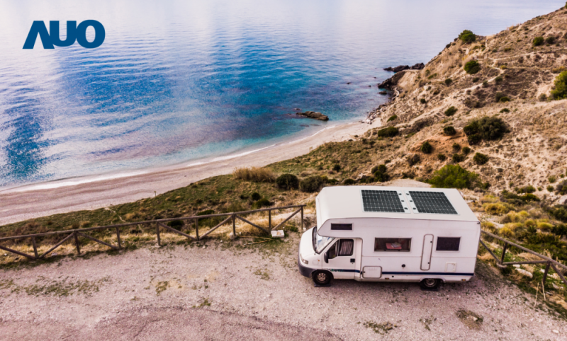 「可撓輕量化太陽光電板SunCurva」使用輕量特殊耐候型複合板取代傳統太陽能板的玻璃前板，不僅降低70%重量，每米平方僅3Kg；具有抗衝擊性能及通過電磁相容性測試，可應用於交通運輸工具，如露營車、遊艇等